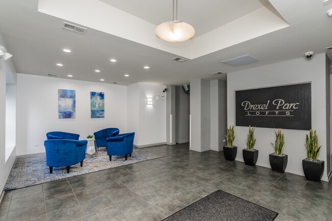 Photo - 4537 S Drexel Blvd Unit 706