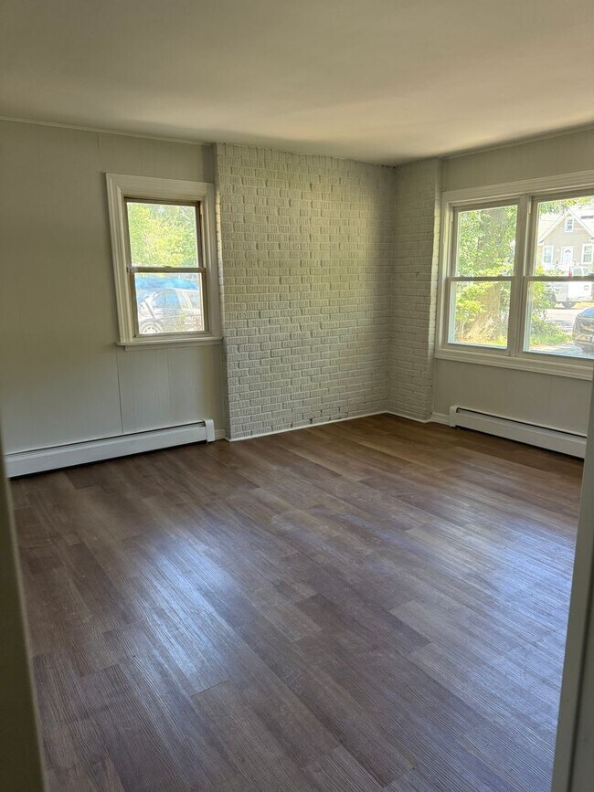 Photo - Turn-Key 4 Bedroom Home with Spacious Backyard – Coram, NY