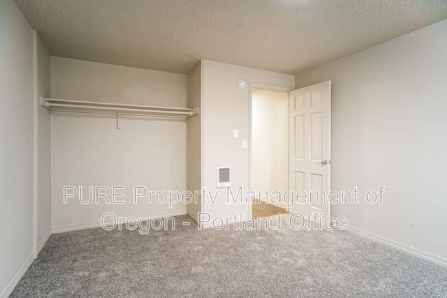 Photo - 18411 E Burnside St