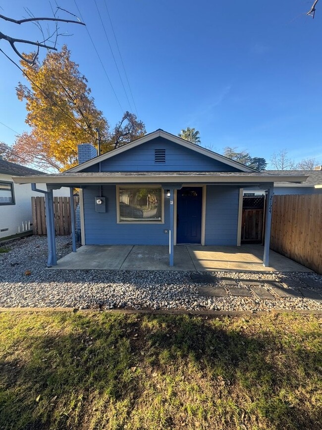 Building Photo - 2 BED 1 BATH HOUSE IN THE GARDEN TRACT NEIGHBORHOOD