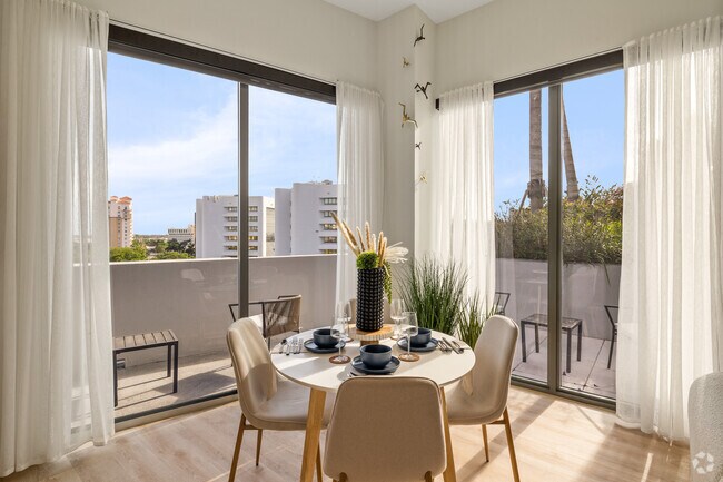 2BR, 2BA - 922SF - Dining Room - Lumaire West Palm Beach