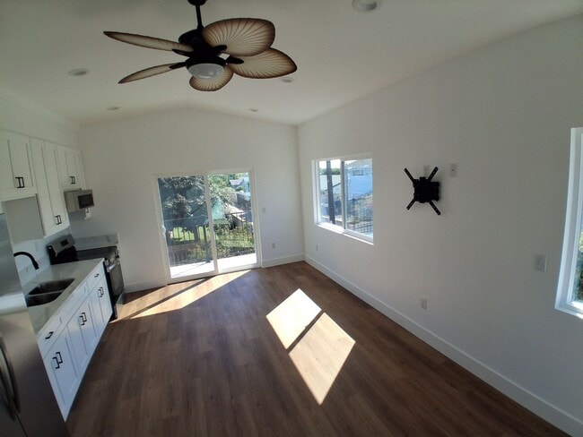 591 Grove