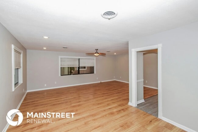 Photo - 472 Linda Ln