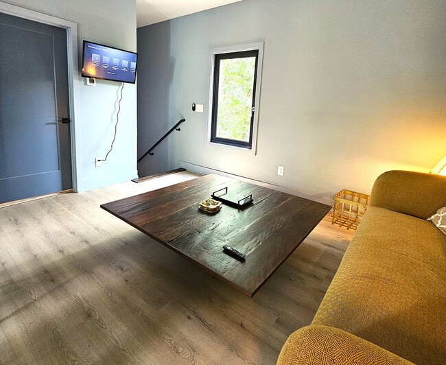 Photo - 494 Ethel St NW Unit SI ID1596446P