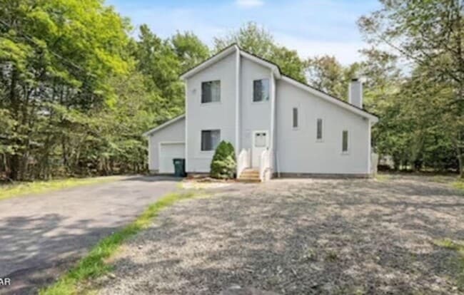 Building Photo - More For your Money !!! Rental