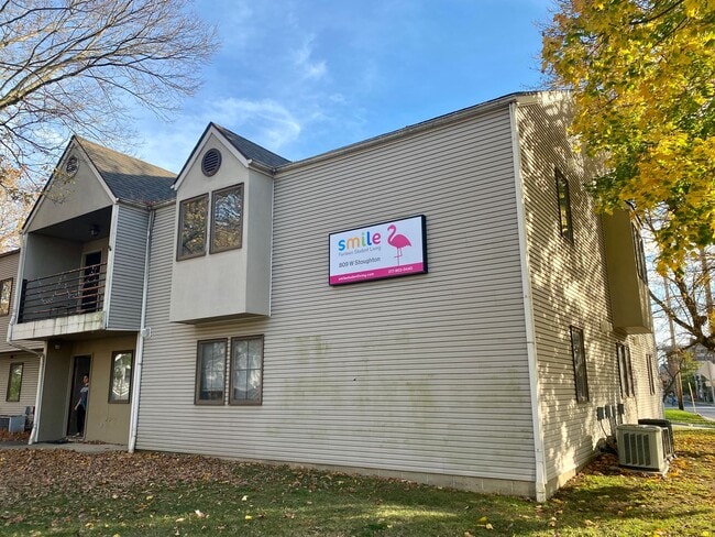 Photo - 809 W Stoughton