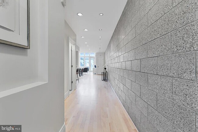 Photo - 1918 12th St NW