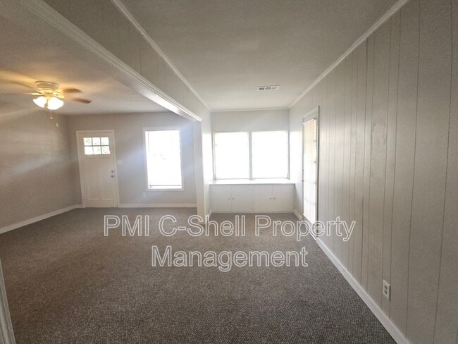 Photo - 217 Willow St
