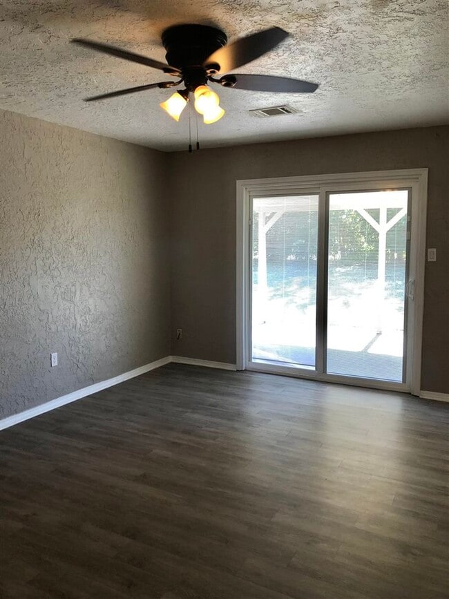 Photo - 5510 NW Cottonwood Dr