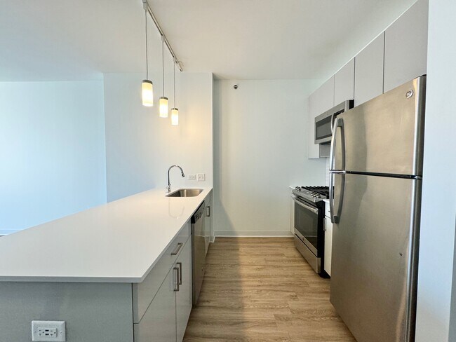 Photo - 821 W Van Buren St