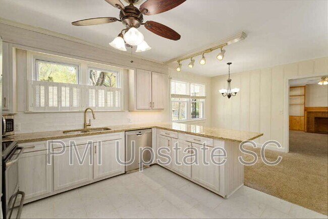 Photo - 102 Tiffany Dr