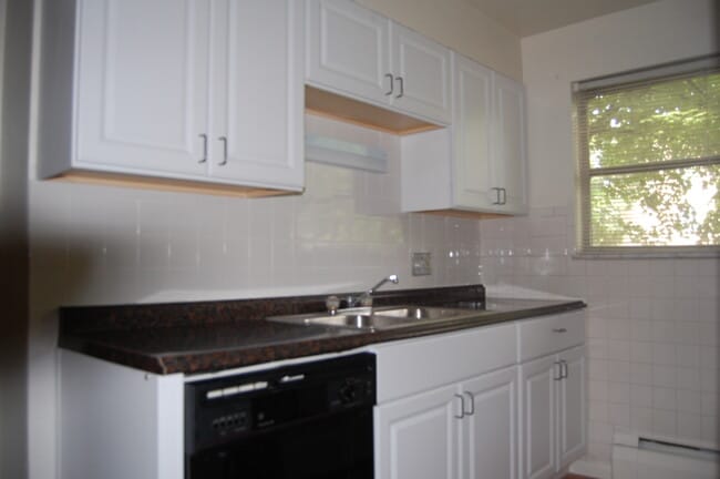 Building Photo - 2927 Linwood Ave Rental