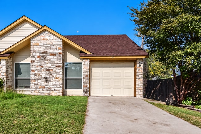 1147 Royal Crest Dr Unidad 1147 Royal Crest Dr