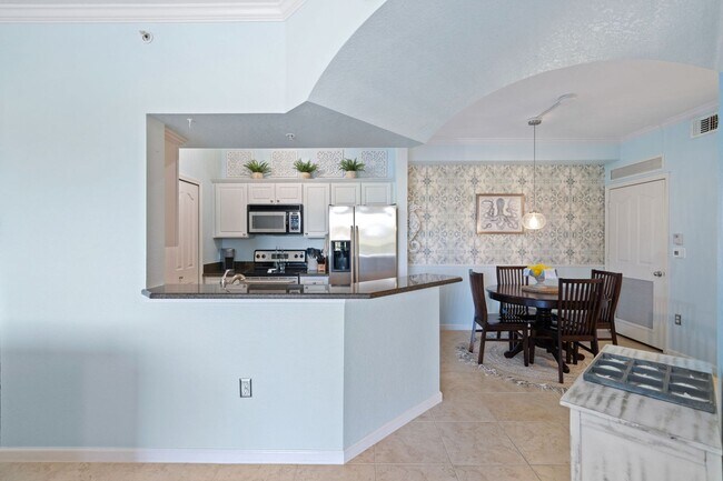 Photo - *** LOCATION, LOCATION, LOCATION! *** ANNU...