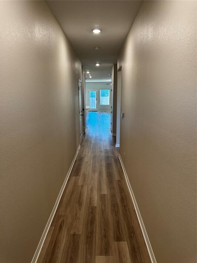 Photo - 905 Copper Frond Way