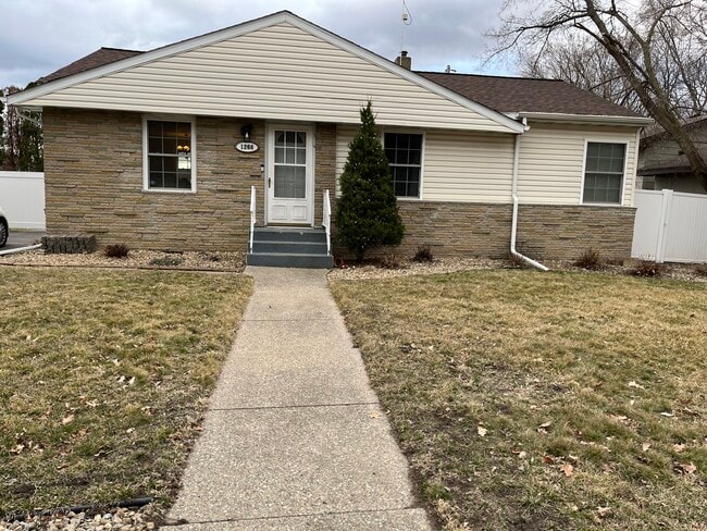 Building Photo - 1266 Cleveland Ave S