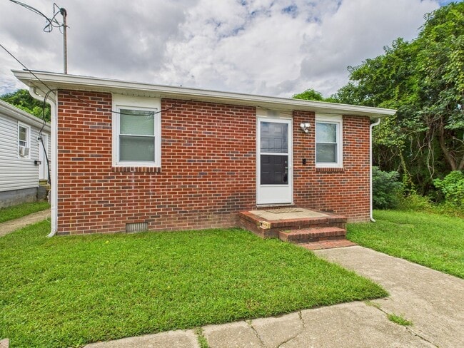 Photo - 838 S Jones St