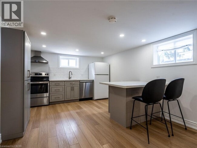 Photo - 111 W 32nd St