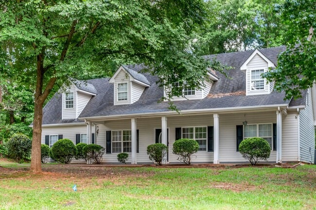 Photo - Beautiful 4 Bedrooms + Bonus Room on Nearly 1 Acre in Stockbridge! ?