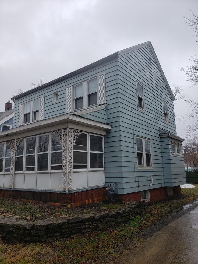 1819 Alvin St
