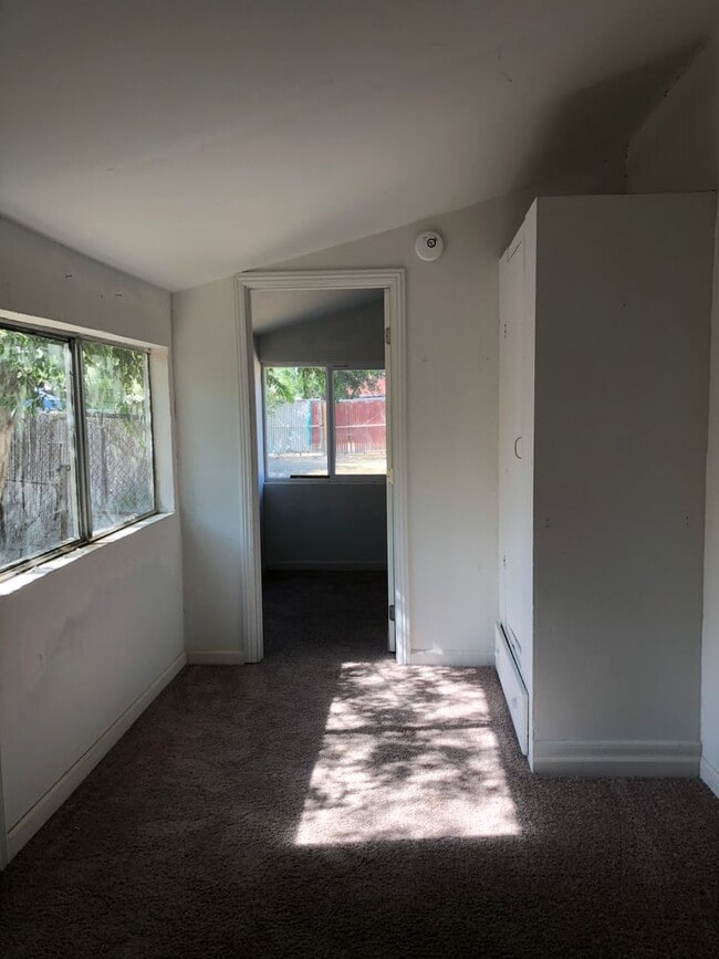 Photo - 3 bed 1 bath home in Bakersfield