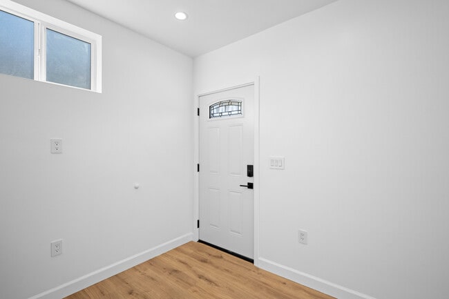 Photo - 14302 Van Nuys Blvd