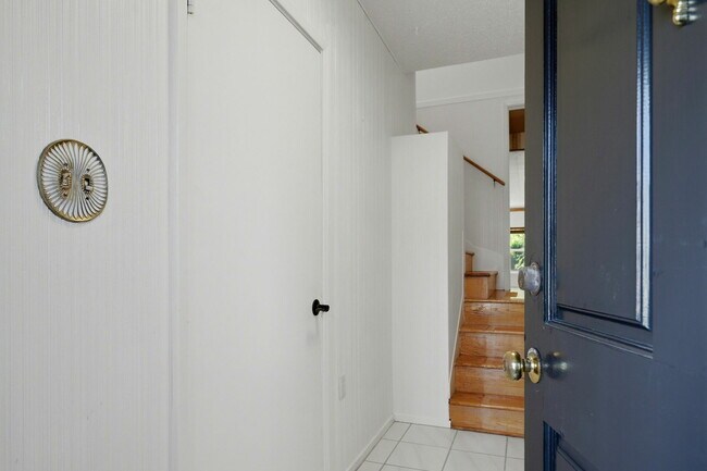 Photo - 72 Huntington Dr