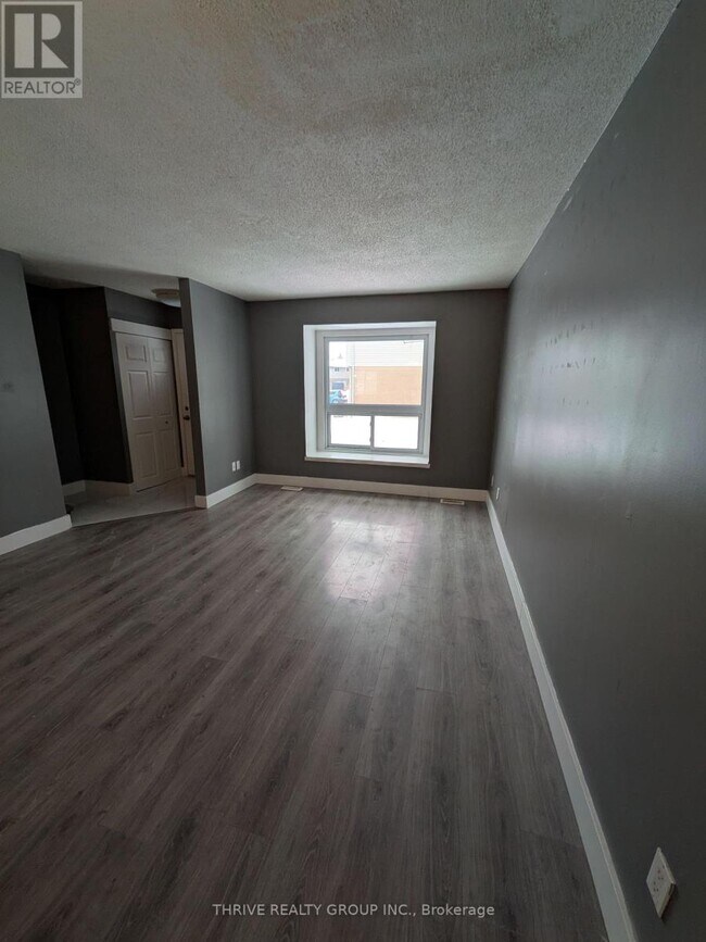 Photo - 47 - 577 THIRD STREET