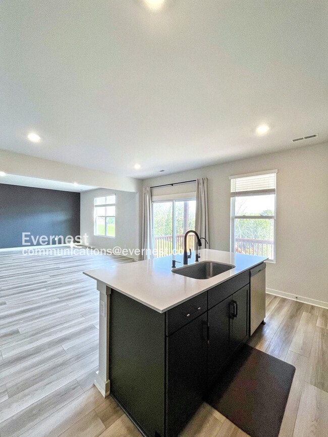 Photo - 506 Lyness Dr