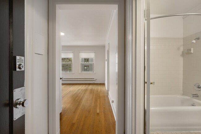 Photo - z-103125-Campus Apartments