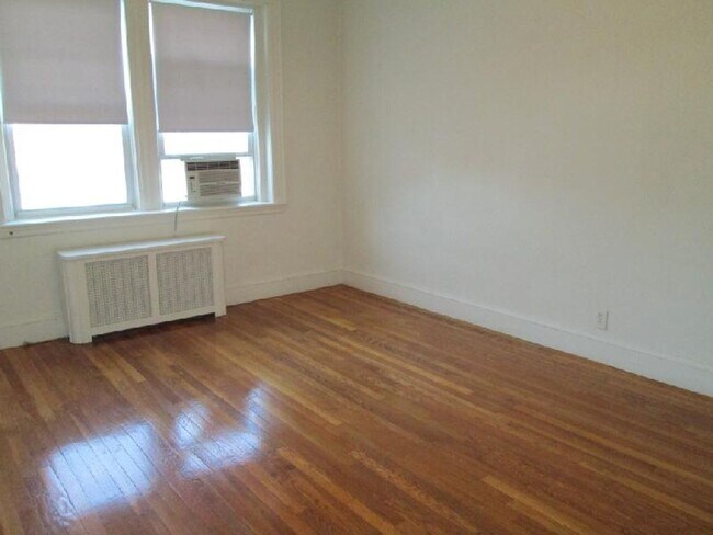 9/1 No Fee! Spacious 1BR apartment in elev... - 9/1 No Fee! Spacious 1BR apartment in elev...