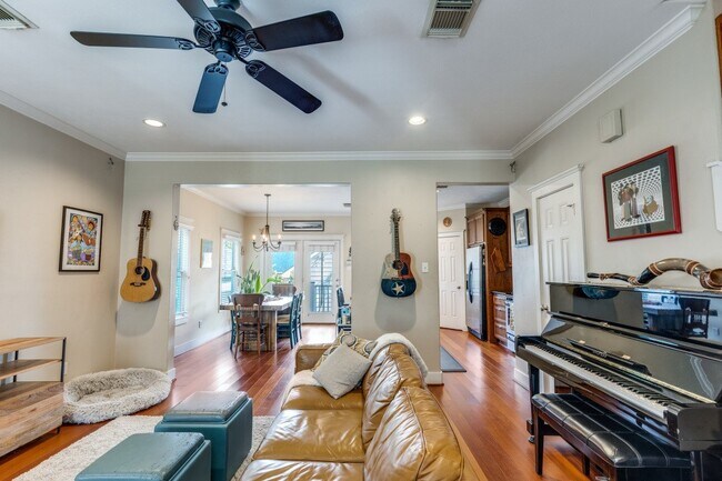 Photo - 1017 W 15th 1/2 St