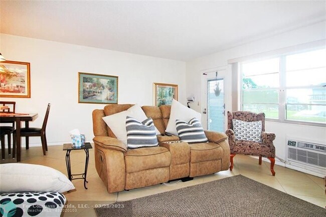 Photo - 27 Newport Ct