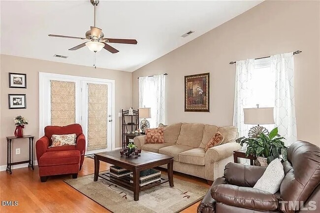 Photo - 113 Kudrow Ln