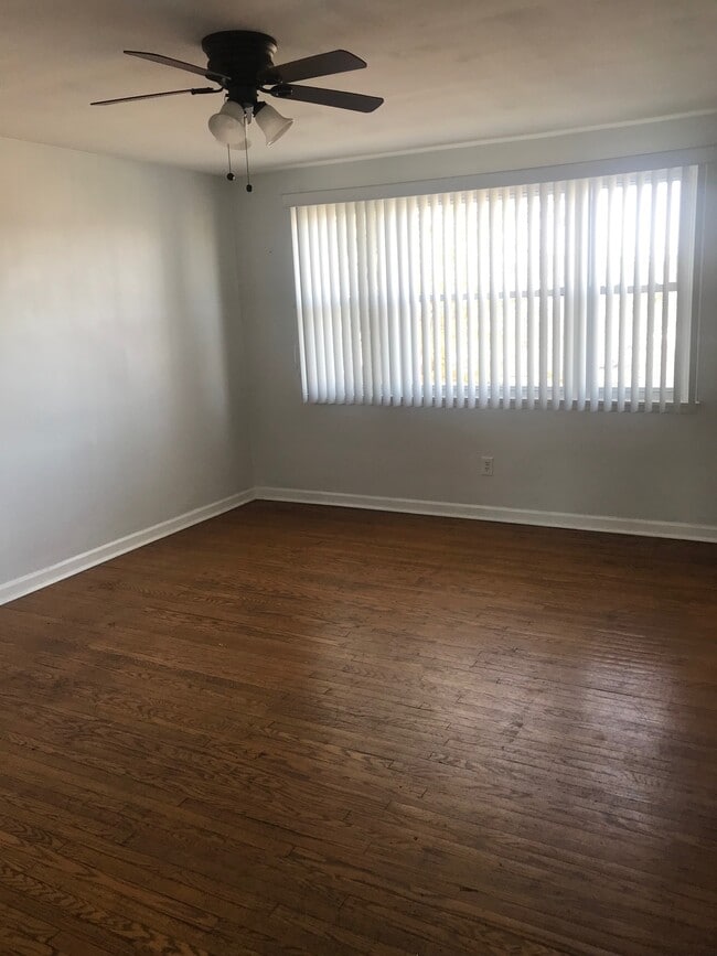 Building Photo - 104 Chester Ave Unit B Rental
