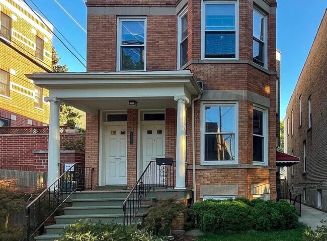 Building Photo - 1613 W Berwyn Ave Unit 1