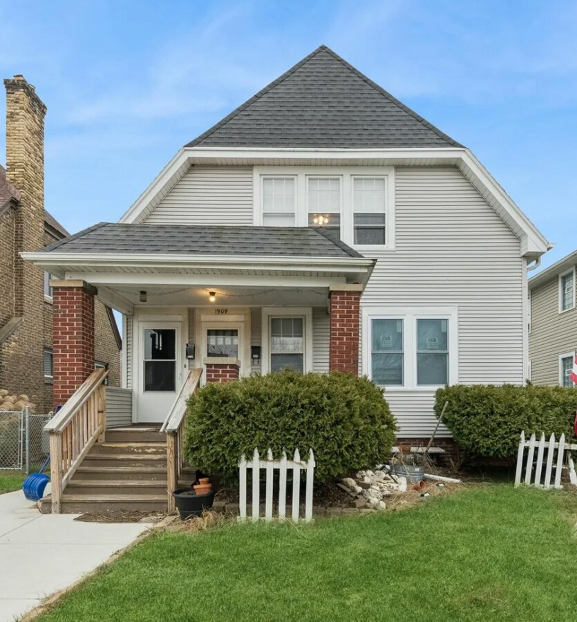 Photo - 1909 Thurston Ave