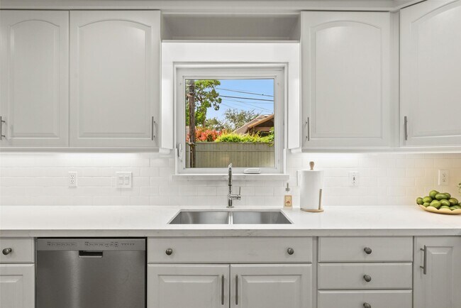 Photo - 7211 Alderney Dr