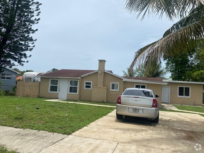 Building Photo - 1124 NW 100th Terrace Unit 2 Rental