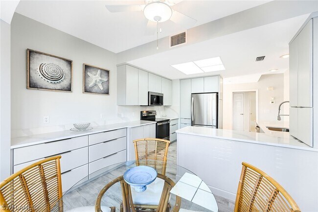 Photo - 651 Wiggins Lake Dr Unit 102