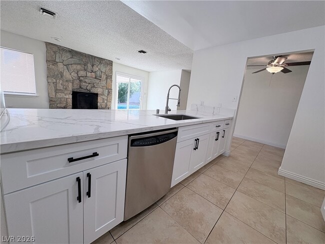 Building Photo - 1575 Cherokee Ln