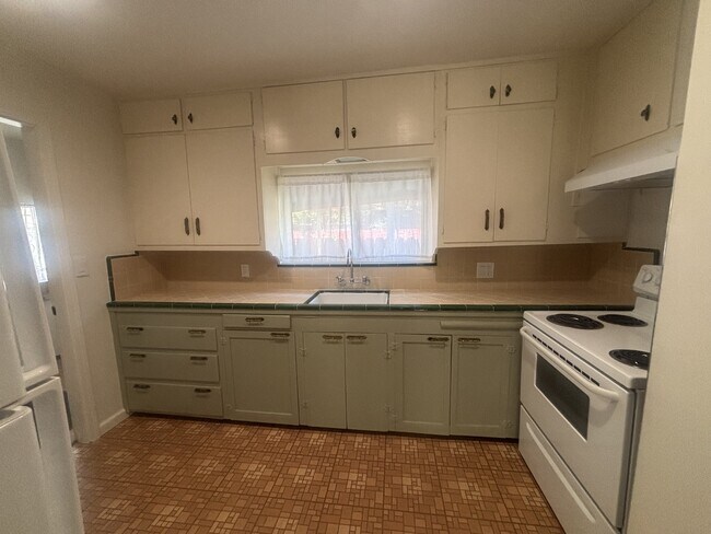 Photo - 511 Coffee Rd