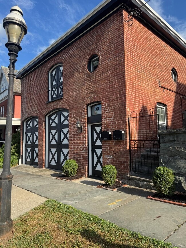 Building Photo - 61 Clinton St Unit 1
