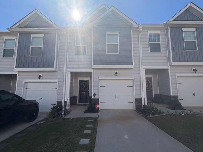 Building Photo - Spacious Townhome Available Now!
