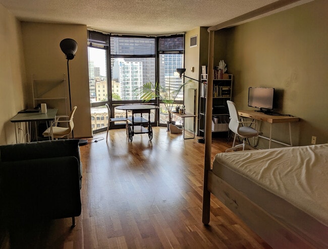 Building Photo - 2020 Walnut St Unit 11g