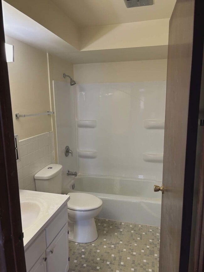 Photo - 200 Madison St