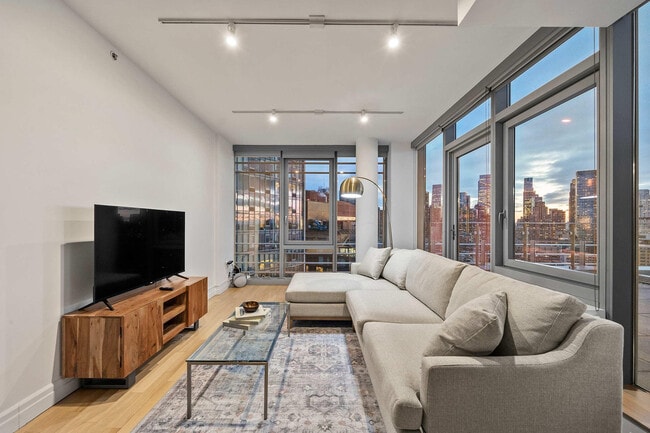 Building Photo - 554 W 54th St Rental