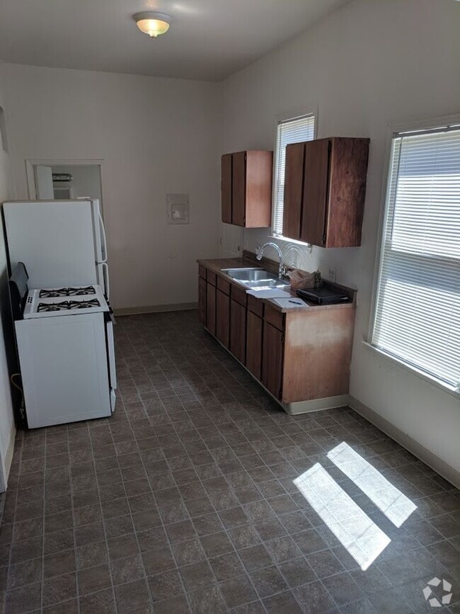 Building Photo - 2171 Park Ave Unit 2171 Park Ave - 3 Rental
