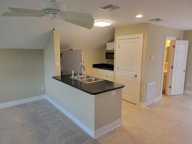 Photo - 3060 Dickinson Dr