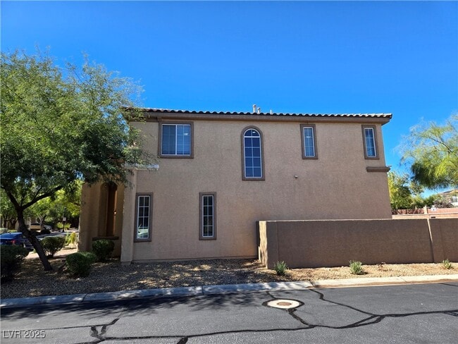 Building Photo - 8252 Settlers Inn Ct